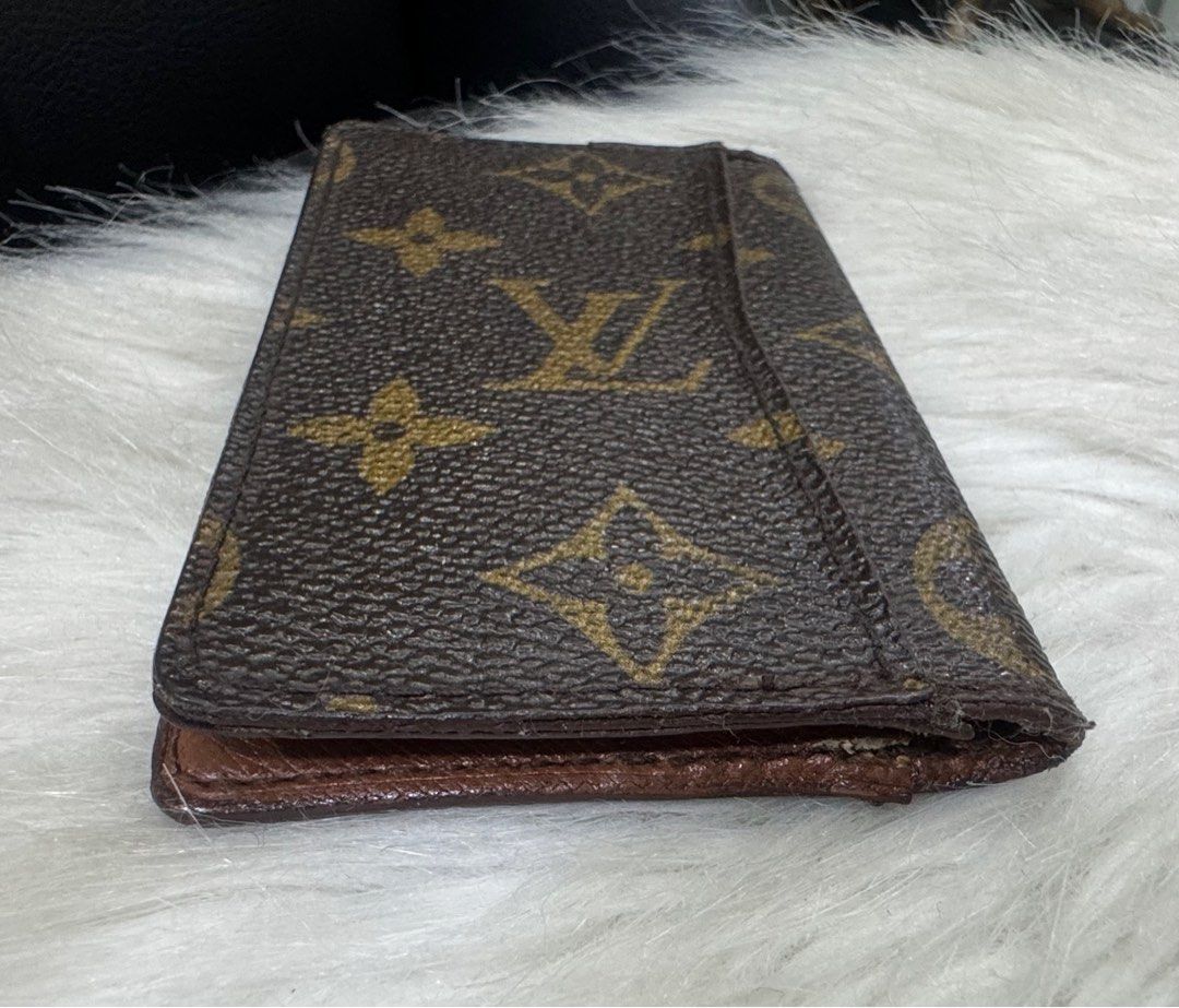 Authentic Louis Vuitton (Category: Luxury Bags & Wallets) located in Manila. Submitted by chloe_luxuries (Listing ID 1336841300, Image 3). Description: Guaranteed original Louis Vuitton Card case Still in good condition With dry feeling inside part No more inclusion Pm for more details.