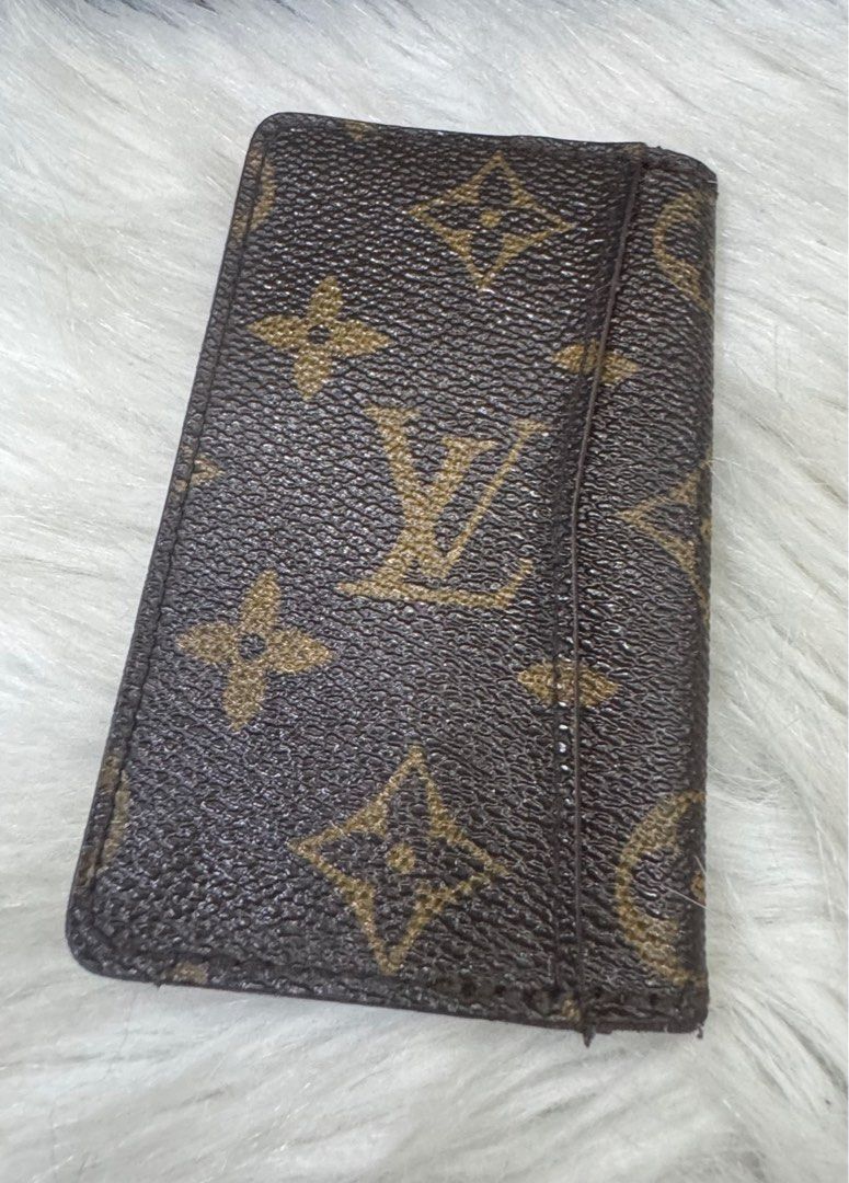 Authentic Louis Vuitton (Category: Luxury Bags & Wallets) located in Manila. Submitted by chloe_luxuries (Listing ID 1336841300, Image 2). Description: Guaranteed original Louis Vuitton Card case Still in good condition With dry feeling inside part No more inclusion Pm for more details.