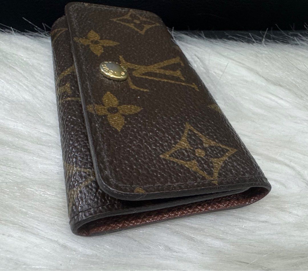 Authentic Louis Vuitton (Category: Luxury Bags & Wallets) located in Manila. Submitted by chloe_luxuries (Listing ID 1336842450, Image 2). Description: Guaranteed original Louis vuitton key case Still in good condition No more inclusion Pm for more details.