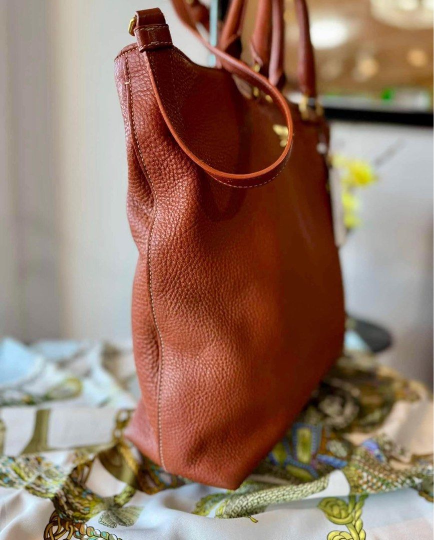 Authentic Pr@da Vitello Daino Two-Way Tote Bag (Category: Luxury Bags & Wallets) located in Quezon City. Submitted by jhaediah (Listing ID 1336726135, Image 3). Description: Authentic Pr@da Vitello Daino Two-Way Tote Bag Hardware: ghw Rank: A Size: Large Material: Calf leather Inclusions: long strap.