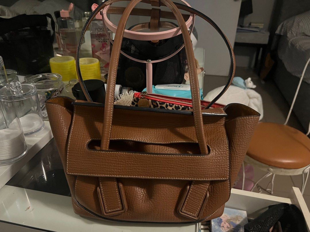 Bottega bag (Category: Shoulder Bags) located in Quezon City. Submitted by hometherapyph (Listing ID 1336716111, Image 1). Description: Bottega bag .