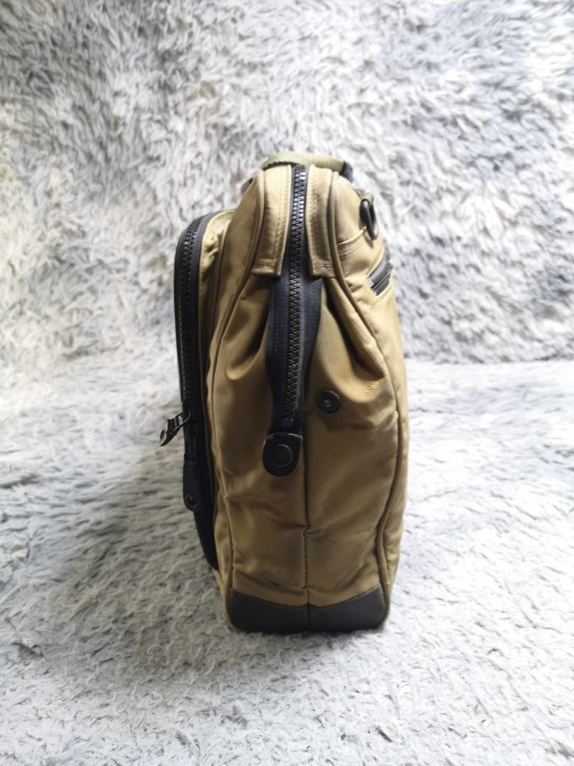 Brown Black Zipper Closure Laptop Bag (Category: Laptop Bags & Sleeves) located in Santa Cruz. Submitted by jmy_surplus.2 (Listing ID 1336770958, Image 3). Description: Size ; L - 12 W - 16 Color ; Brown , Black Type ; Laptop Bag Brand ; No brand Material ; Nylon Style ; Black Brown Zipper Closure Laptop Bag MY 4 JMY 4.