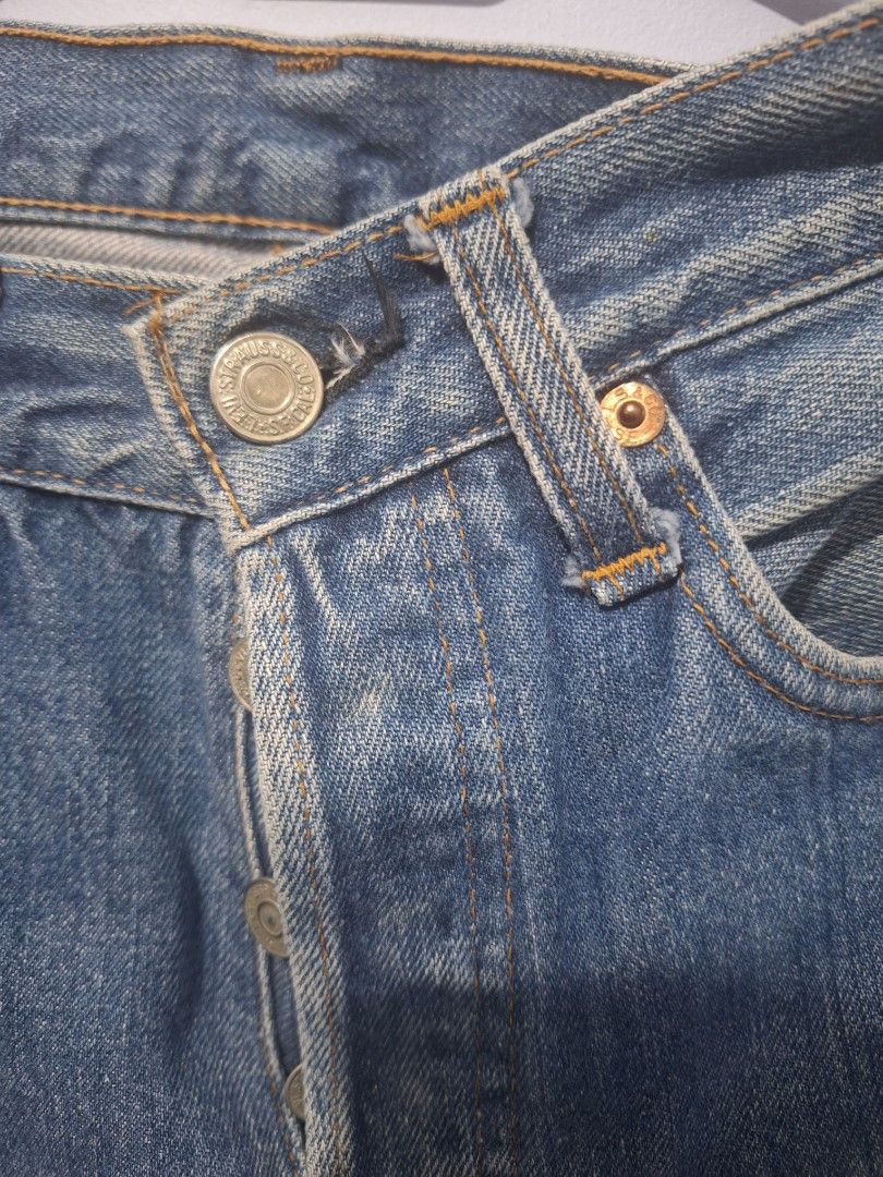 Levis 501 Women's Jeans (Category: Jeans) located in Marikina City. Submitted by ae41270 (Listing ID 1326984952, Image 1). Description: Levi's 501 Jeans (women) 🏷 size on tag: 28 🔎 condition and color rate: 8/10 Levi's Vintage 501 Jeans Size 28 (with stains) no Levis patch at the back 💰 PRICE 💰 Php 500.00 + SF RFS: does not fit Note: •Payment first before shipping (BDO/GCash/Maya) •shipping fee is shouldered by the buyer (Grab/Lalamove/J&T).
