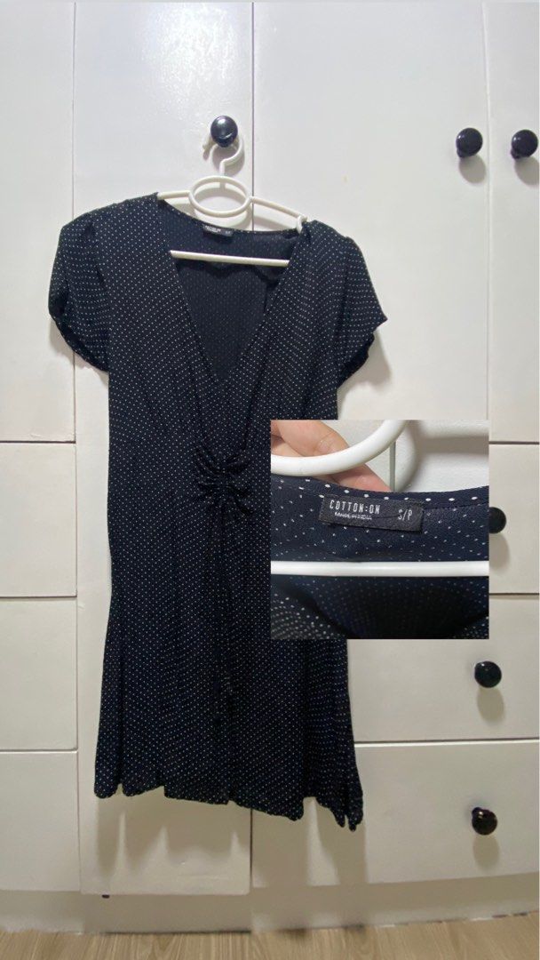 Dress polka dots (Category: Dresses) located in Manila. Submitted by ayeddeclutters (Listing ID 1336759346, Image 1). Description: .