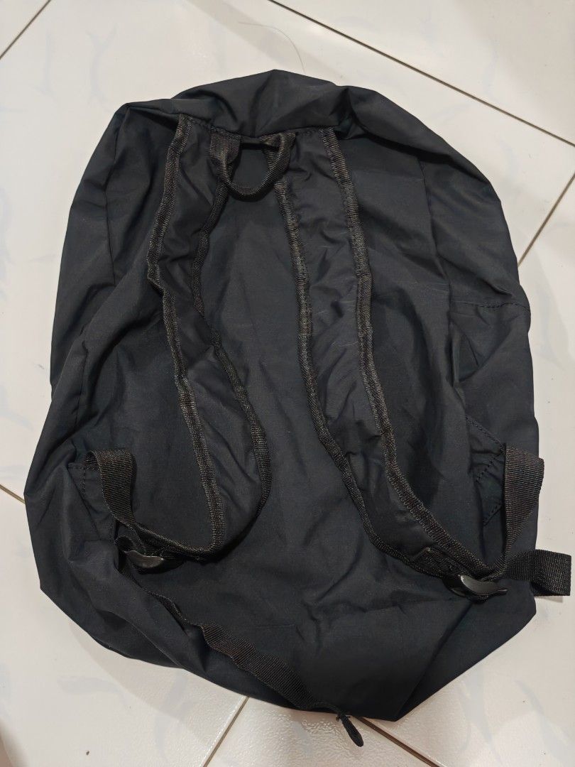 Foldable backpack (Category: Backpacks) located in Singapore. Submitted by tammy155 (Listing ID 1336805155, Image 2). Description: .