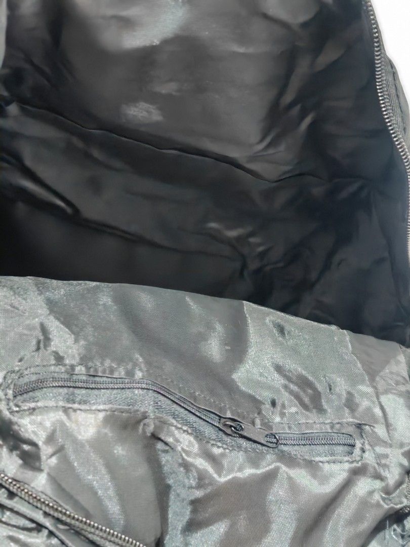Foldable backpack (Category: Backpacks) located in Singapore. Submitted by tammy155 (Listing ID 1336807707, Image 3). Description: .