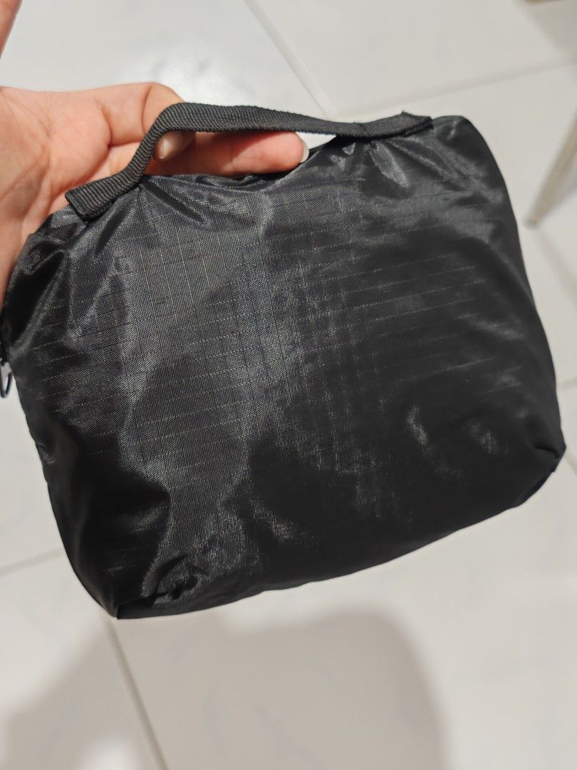 Foldable backpack (Category: Backpacks) located in Singapore. Submitted by tammy155 (Listing ID 1336807707, Image 5). Description: .