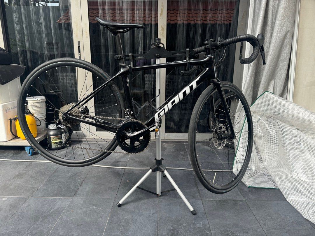 Giant TCR Adv 2 HYDRAULIC DISC BRAKES KOM 2020 Sports Equipment Bicycles Parts Bicycles on Carousell