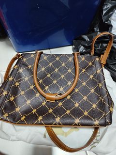(Category: ) located in . Submitted by AshZA (Listing ID 1336838960, Image 1). Description: .