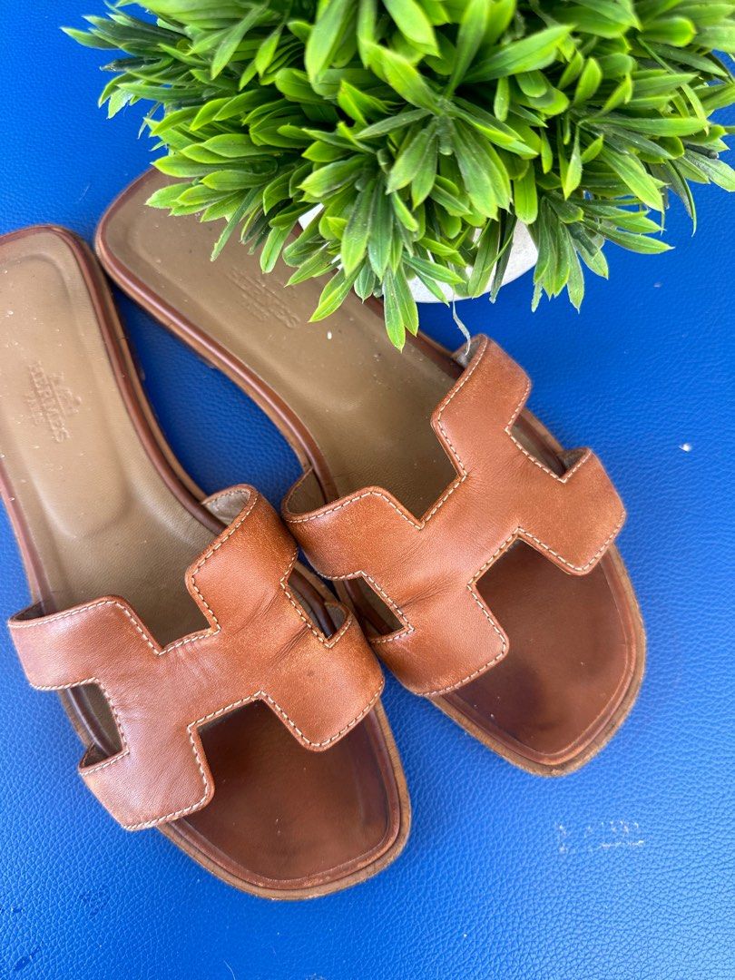 Hermes Oran Authentic size 7 (Category: Sneakers & Footwear) located in Manila. Submitted by missgrace_collection (Listing ID 1336797820, Image 2). Description: Authentic Size 7 .