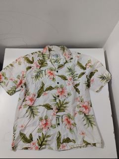 (Category: ) located in . Submitted by 2ndWardrobe (Listing ID 1336743018, Image 1). Description: .