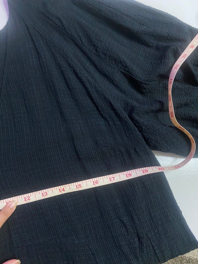 H&M Dress (Category: Dresses) located in Quezon City. Submitted by prjctdeclutter (Listing ID 1336861223, Image 3). Description: Authentic, bought in store Used only once MOP: BDO transfer or GCash Delivery fee to be shouldered by buyer.