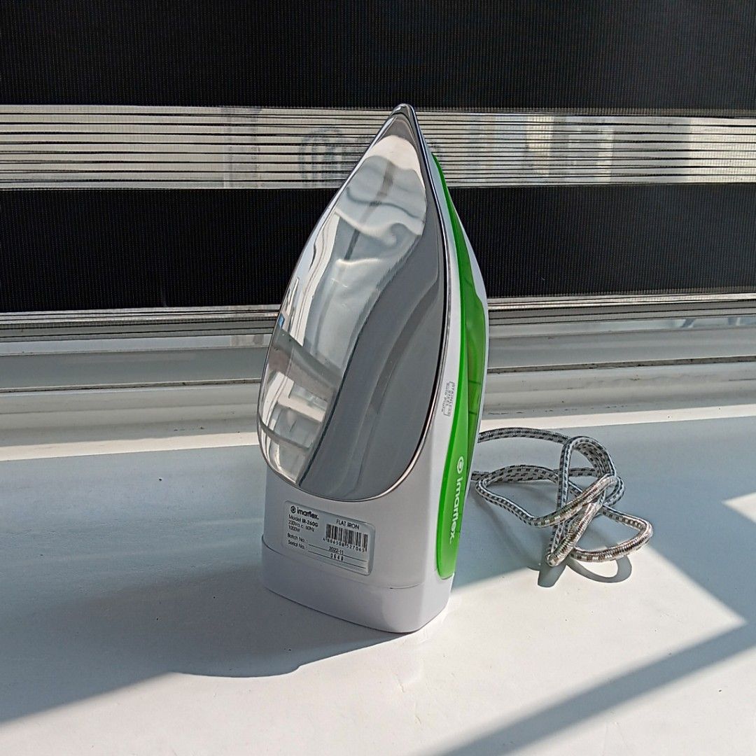 Imarflex Automatic Dry Iron (Category: Irons & Steamers) located in Pasig City. Submitted by yoroshikuonegaishimasu (Listing ID 1336735369, Image 2). Description: Used once Complete with box, receipt, warranty card, manual and paper bag.