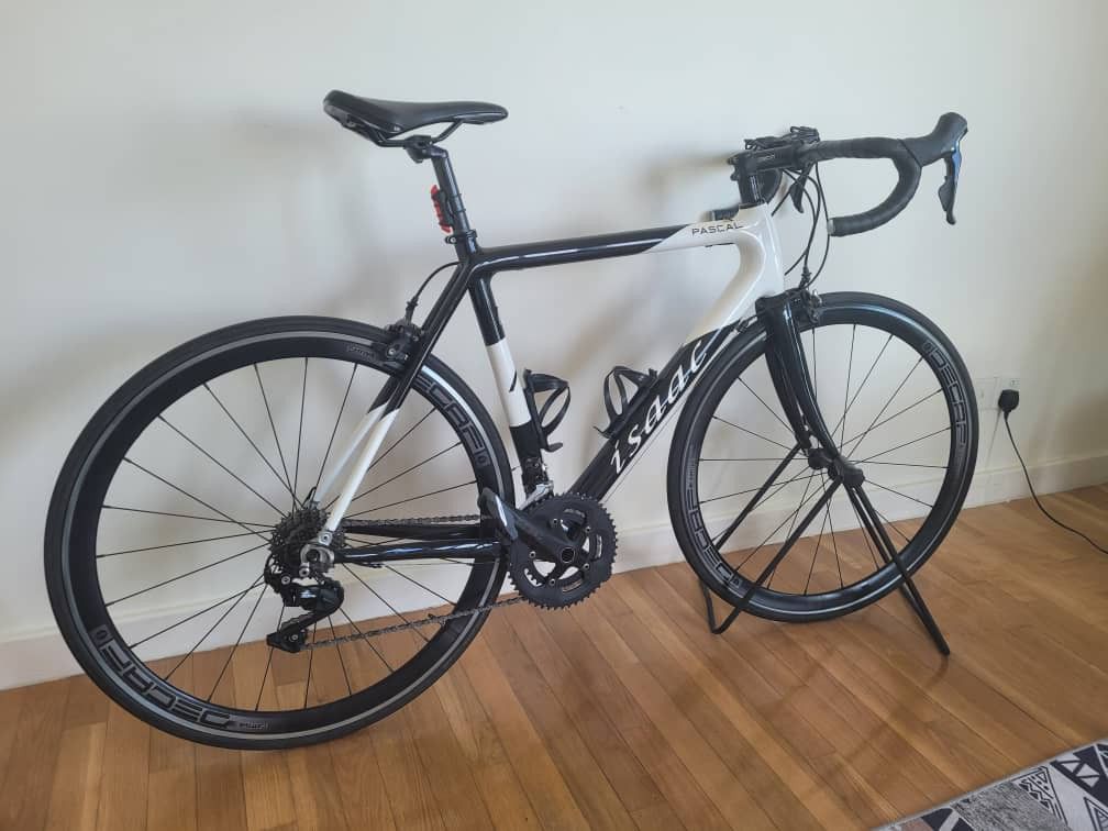 Isaac Roadbike Frame size 54 suitable for 5 9 5 11 rider height Frame material Carbon Forks Carbon Seatpost Carbon Gearset Shimano 105 mixed Regular pedals included Sports Equipment Bicycles Parts Bic...