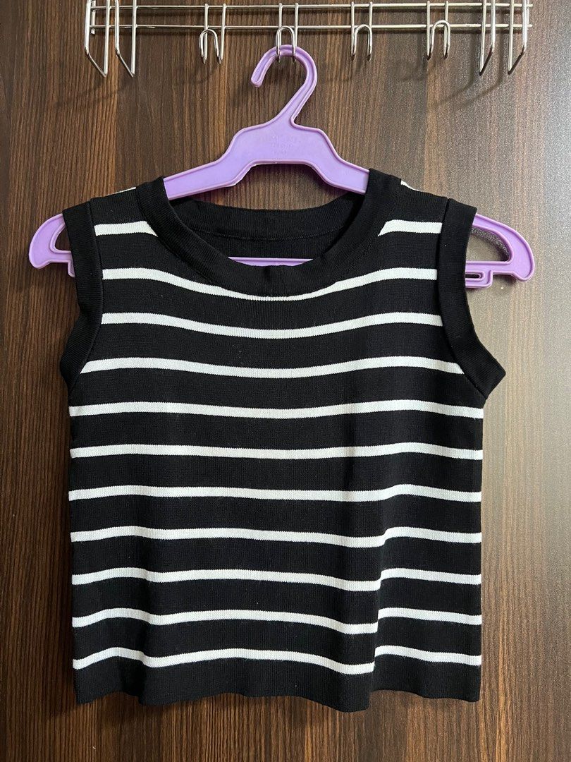Knitted Sleveless top (Category: Sleeveless) located in Caloocan City. Submitted by dmdmp (Listing ID 1336699292, Image 1). Description: Bought in BKK Matchbox Thick fabric Measurement: W-14in ; L-16in.