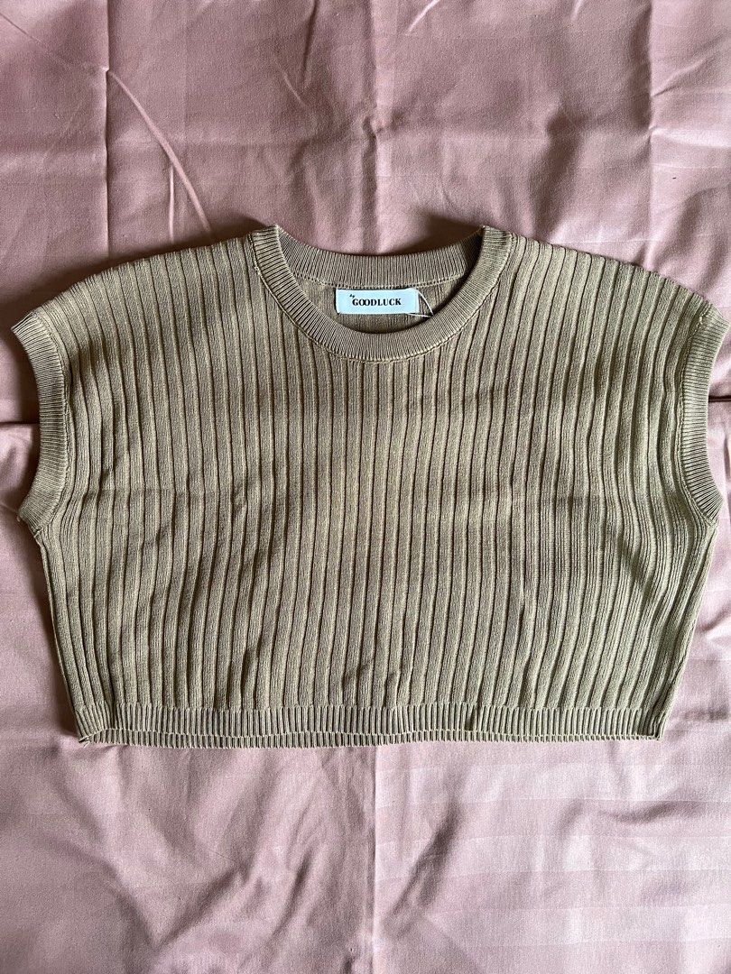 Knitted Crop Top (Category: Blouses) located in Caloocan City. Submitted by dmdmp (Listing ID 1336698452, Image 1). Description: Bought in BKK Chatuchak market Never used, free size Measurement: W-18.5 ; L-13.5.