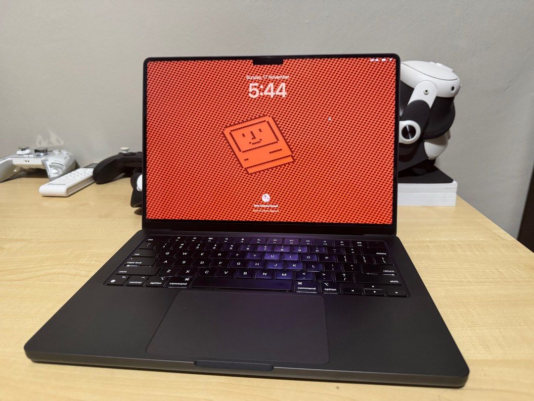 MacBook Pro M3pro 18GB 512GB AppleCare