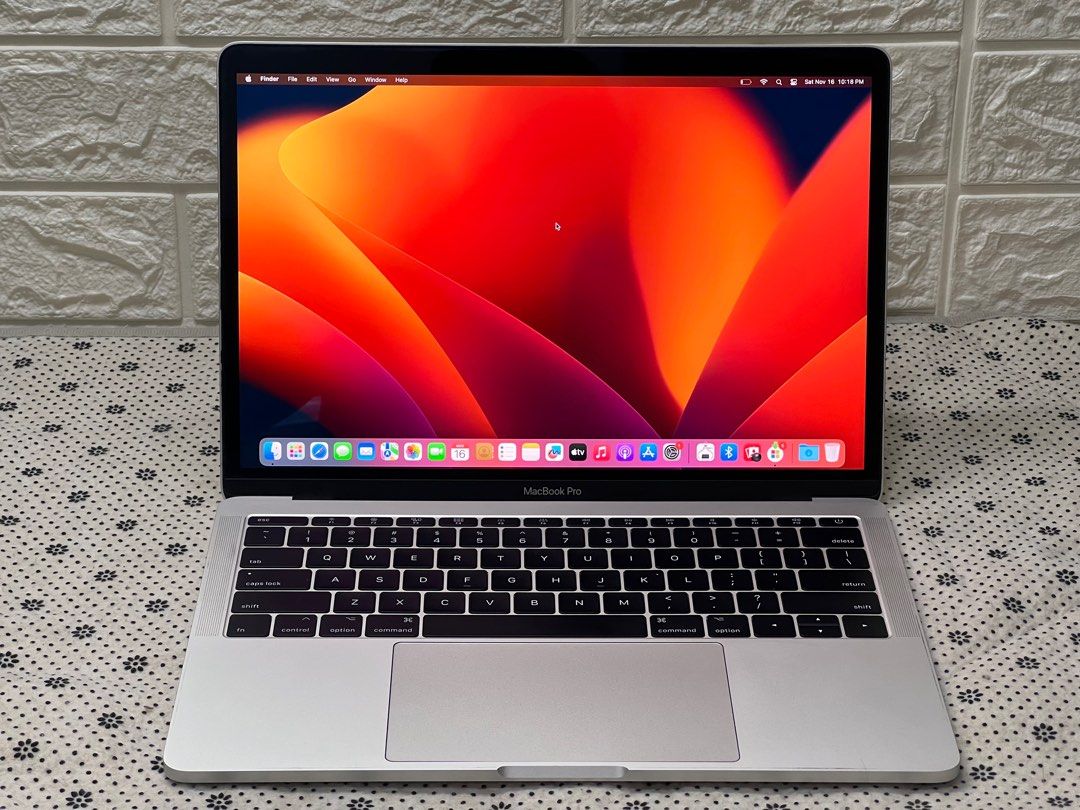 Macbook Pro 2017 non-touch bar 8gb 256gb (Category: Laptops & Notebooks) located in Makati City. Submitted by adam_son (Listing ID 1336833880, Image 1). Description: Model : Macbook Pro 2017 Non touch-bar i5 8GB 256Gb (Silver)💻 Condition : Secondhand, no hidden issue, Smooth Performance, Price : 22,000 Only Quick Specifications - Processor: 2.3GHz Dual-Core intel Core i5 - 8 GB Memory RAM - 256 GB SSD Flash Storage - Backlit Keyboard - Screen Si