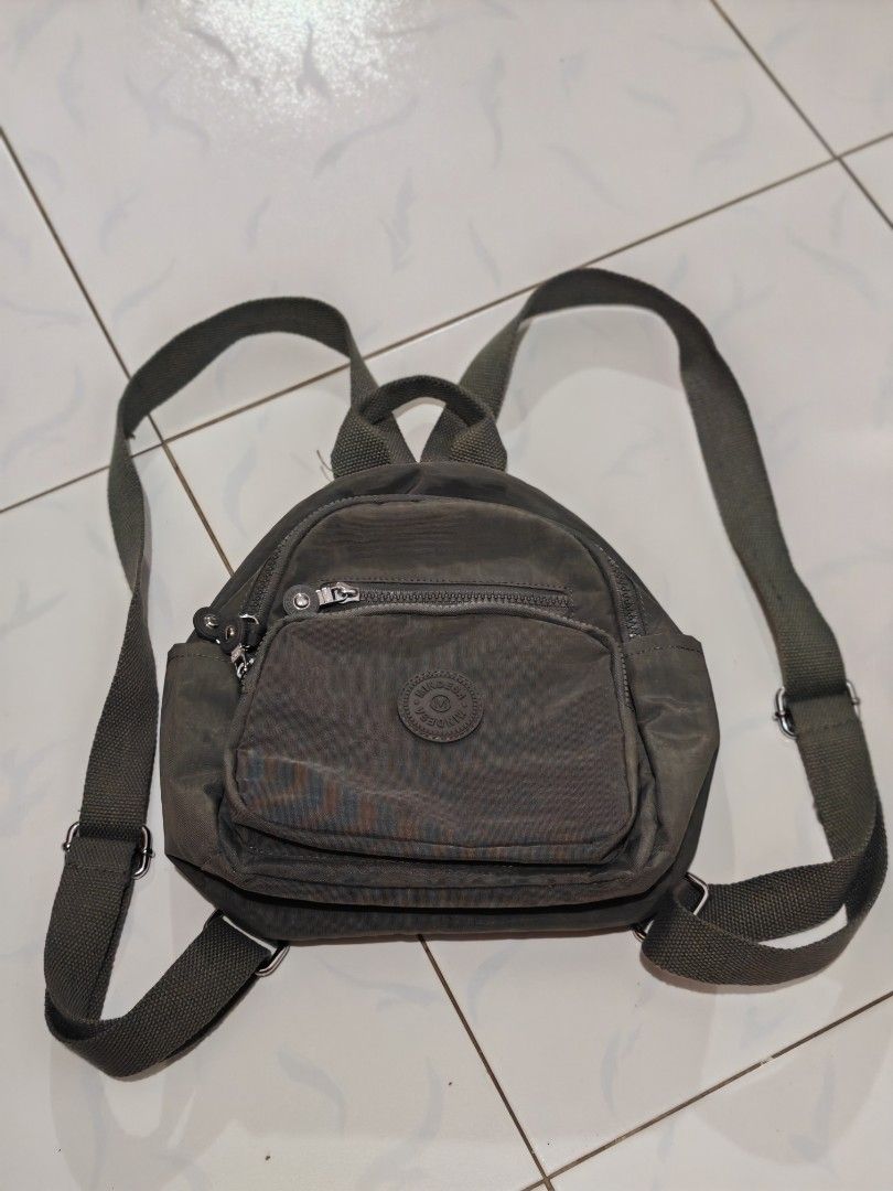 Mini backpack (Category: Backpacks) located in Singapore. Submitted by tammy155 (Listing ID 1336810224, Image 1). Description: .