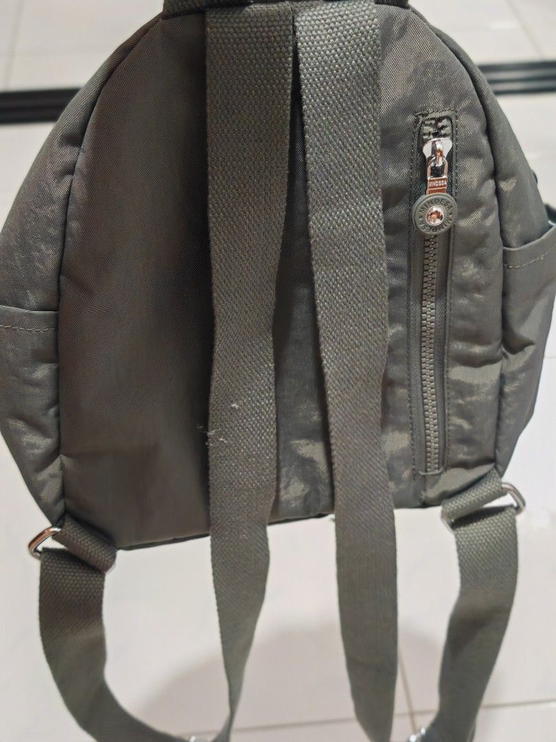 Mini backpack (Category: Backpacks) located in Singapore. Submitted by tammy155 (Listing ID 1336810224, Image 3). Description: .