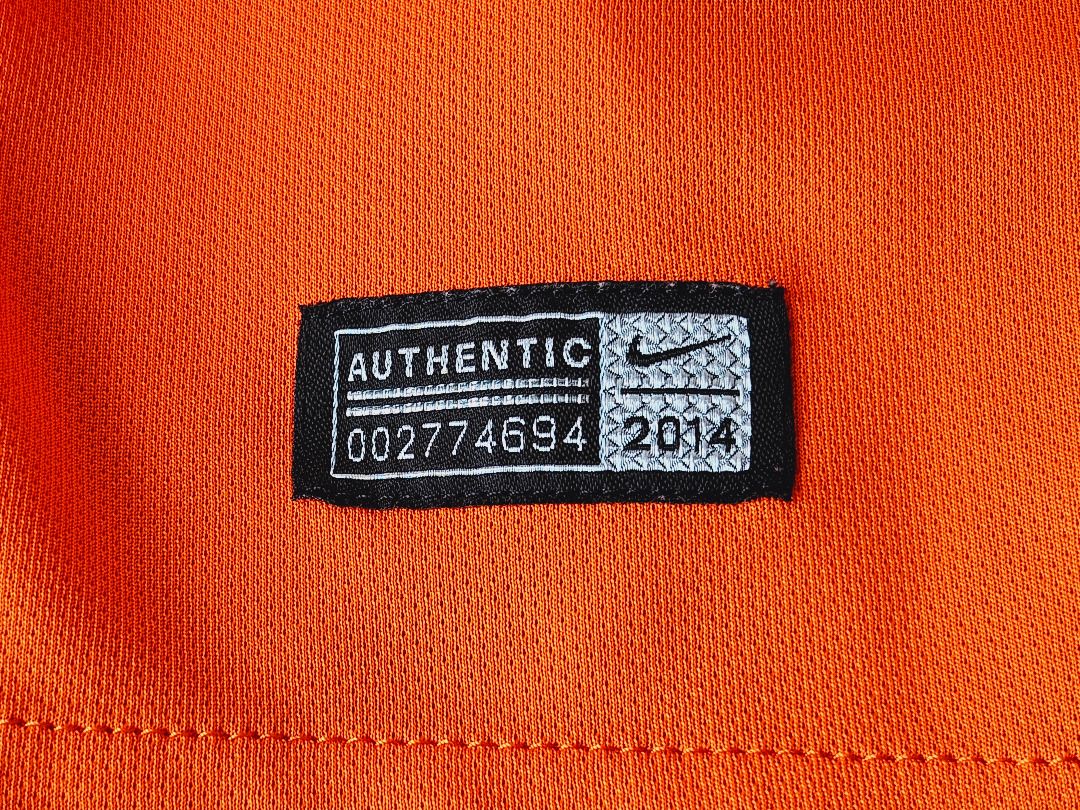 000564578 nike top