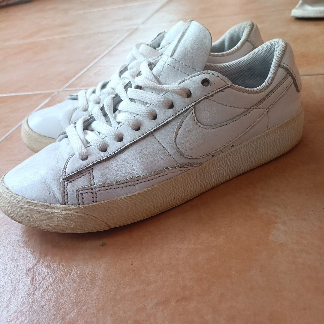 nike blazer low triple white