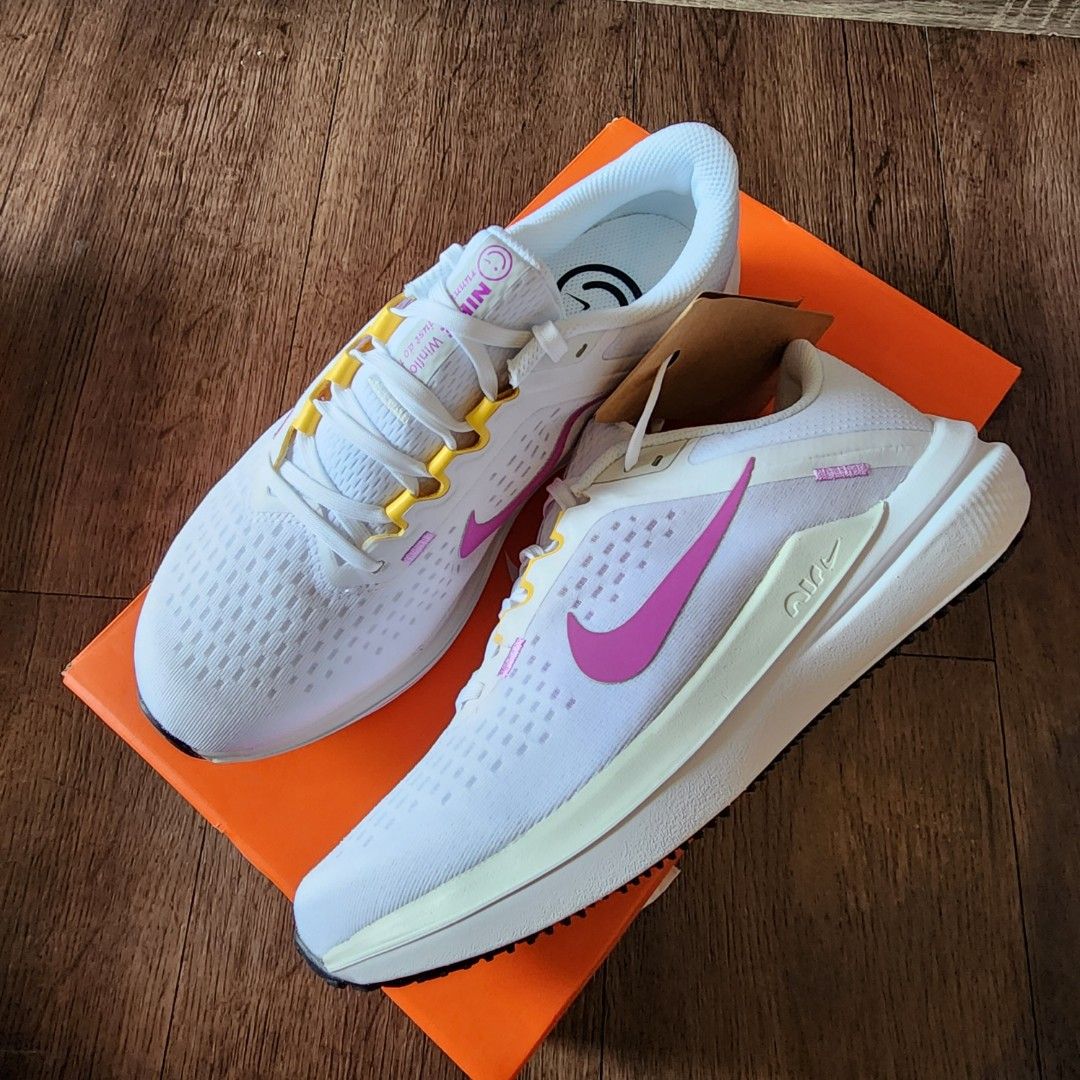 Nike tennis shoes 217 hotsell