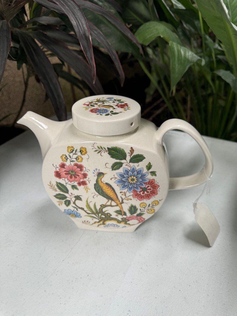 One piece made in England teapot (Category: Coffee & Tea Tableware) located in Davao. Submitted by parteawares2 (Listing ID 1336693253, Image 2). Description: One piece price Kensington made in England teapot , vintage so pretty in actual .
