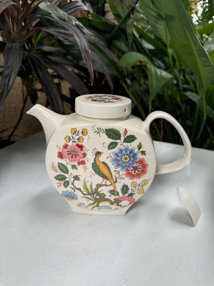 One piece made in England teapot (Category: Coffee & Tea Tableware) located in Davao. Submitted by parteawares2 (Listing ID 1336693253, Image 3). Description: One piece price Kensington made in England teapot , vintage so pretty in actual .