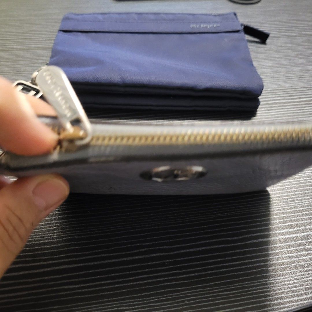Preloved mk small wallet (Category: Luxury Bags & Wallets) located in Bulacan. Submitted by butterflym60701 (Listing ID 1336800671, Image 3). Description: in good condition . authentic.