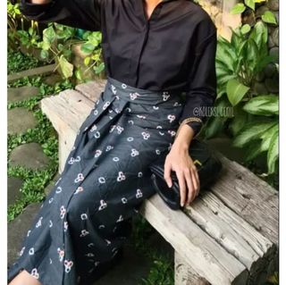 (Kategori: ) berada di . Dikirim oleh thriftbag_legit (ID iklan 1336786489, Gambar 1). Deskripsi: .