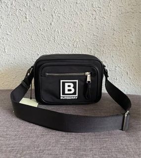 GUESS CLEAR VAULT WAIST BAG UNISEX Women s Fashion Bags Wallets Cross body Bags on Carousell