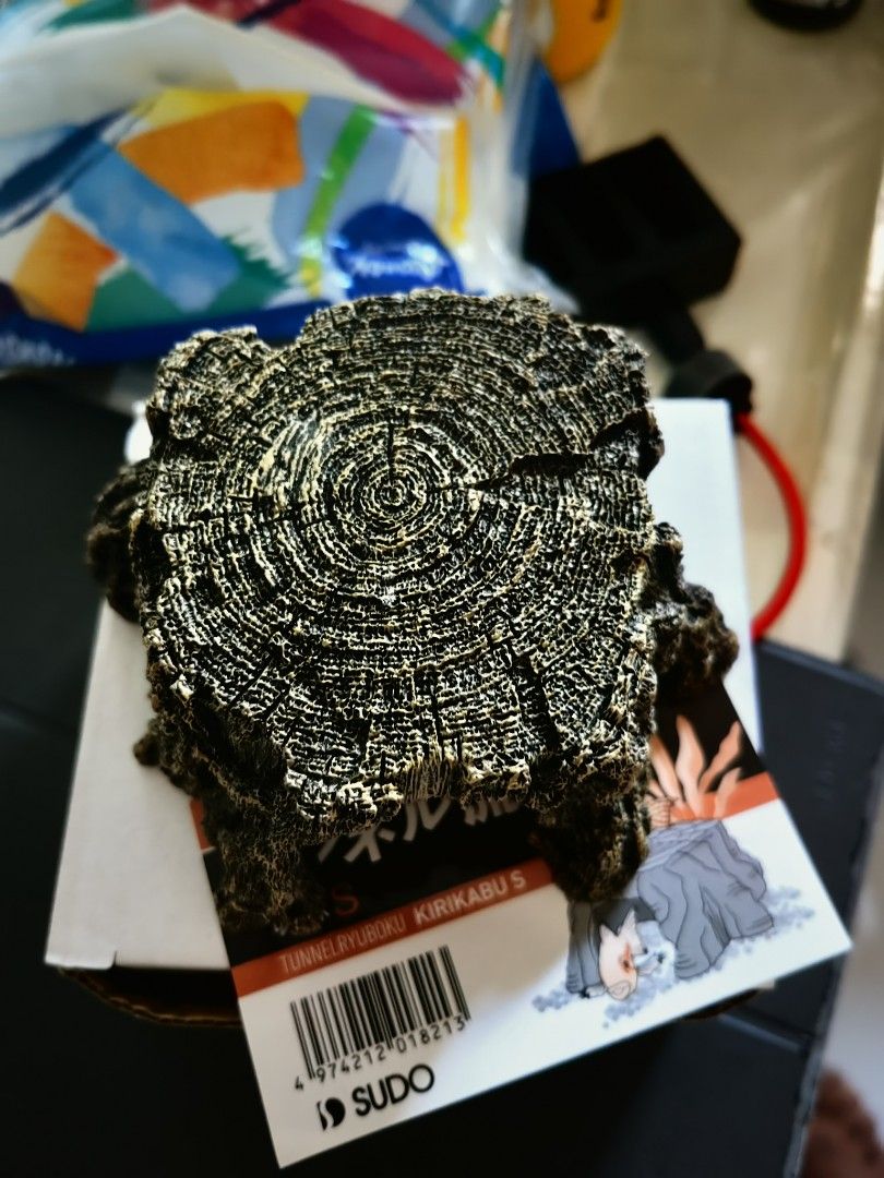 Sudo Fish Cave (Category: Homes & Other Pet Accessories) located in Singapore. Submitted by naraki21 (Listing ID 1336779752, Image 1). Description: For fish or reptiles.