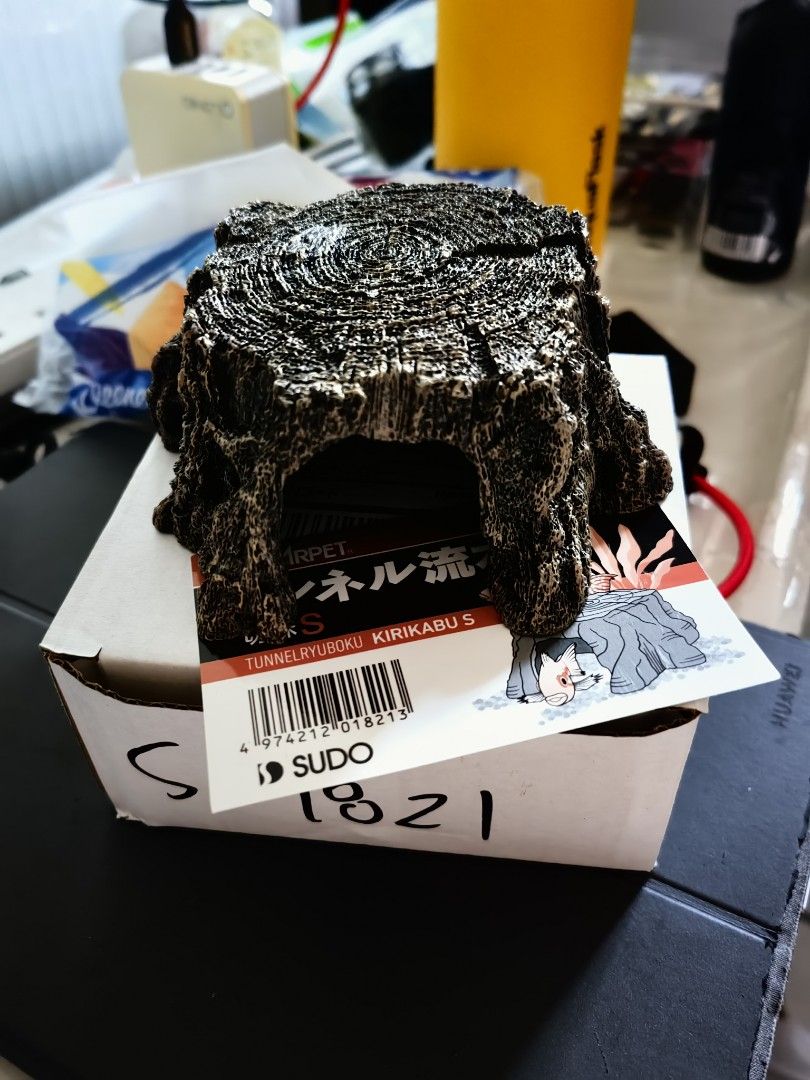 Sudo Fish Cave (Category: Homes & Other Pet Accessories) located in Singapore. Submitted by naraki21 (Listing ID 1336779752, Image 2). Description: For fish or reptiles.