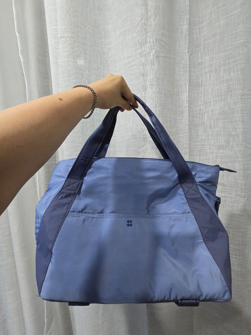 Sweaty betty sports bag separate compartment for shoes can carry yoga mat at bottom roomy and spacious. No stain. Excellent condition