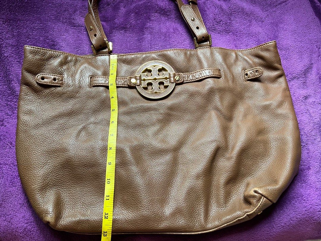 Authentic Tory Burch Brown Leather Amanda Logo (Category: Luxury Bags & Wallets) located in Manila. Submitted by deoksun (Listing ID 1336731124, Image 3). Description: SALE! Authentic Tory Burch Brown Leather Amanda Logo Length 34 cm Width 18 cm Height 32 cm Handle Drop 22 cm Hardware Gold Tone Exterior Material Leather Interior Material Fabric .