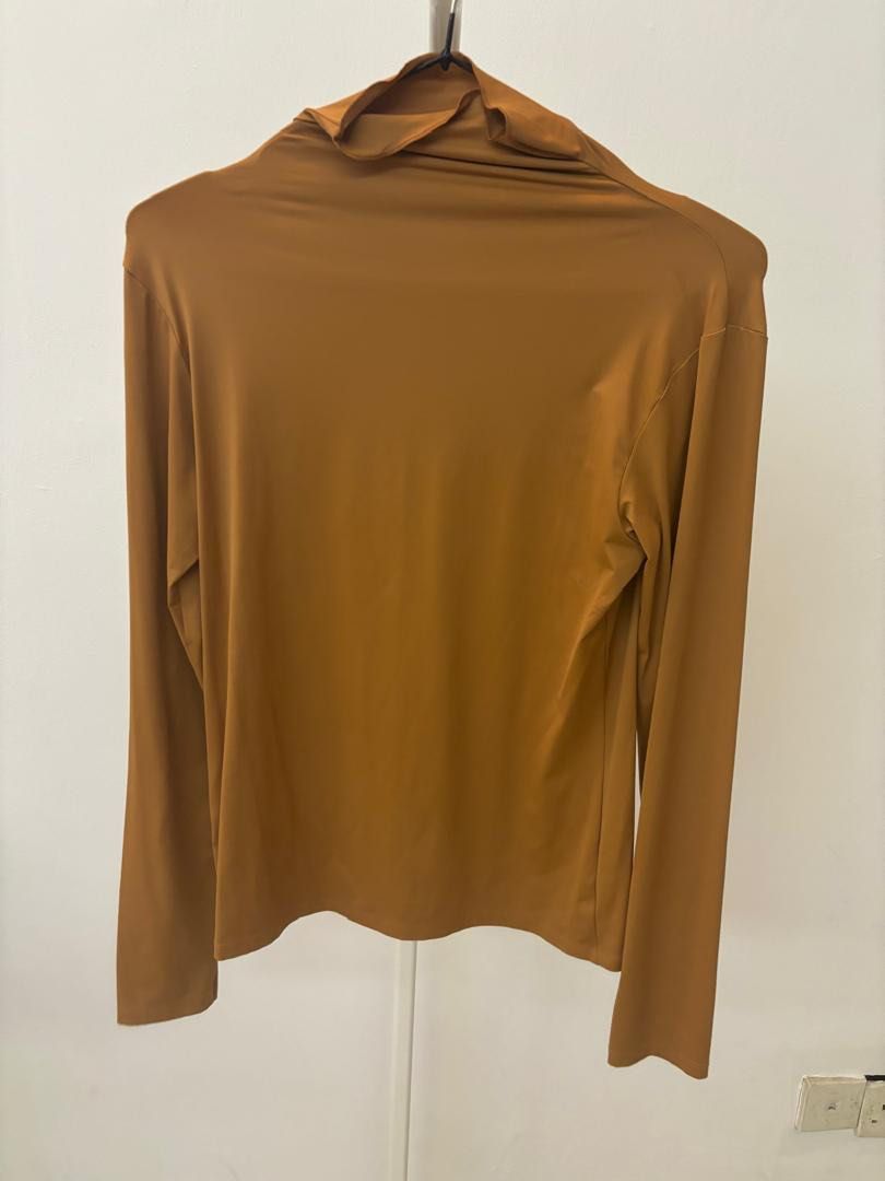 Uniqlo Airism Turtleneck Inner