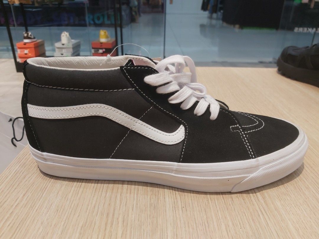 Vans Vault Og Sk8-Mid Lx (Category: Sneakers) located in Cainta. Submitted by rylo7 (Listing ID 1336686196, Image 1). Description: Brand new Vans Vault Og Sk8-Mid Lx Complete with box, tag and inserts Color: Black and White Size: 10 US / 43 EUR SRP: P8,498 with price tag Selling price P3,499 only Guaranteed Authentic and Legit! Pm if interested Loc Cainta, Rizal.