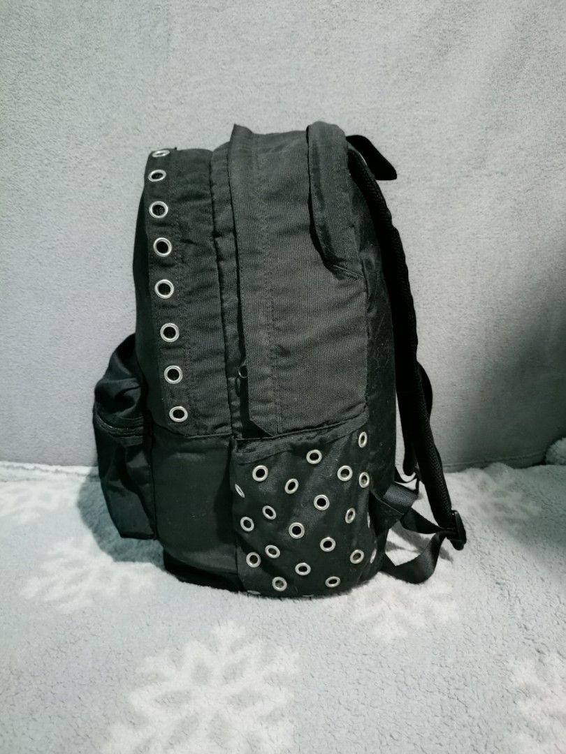 Victoria's Secret Pink Campus Backpack (Category: Backpacks) located in Zaragoza. Submitted by retrorelicsbliss (Listing ID 1336795698, Image 2). Description: Ganda din nito and dami compartment, check pics for more details. POSTED PRICE IS THE LAST PRICE, WILL NOT ENTERTAIN THOSE WHO ASKING FOR LP. Manage your expectations, ukay po ang mga ito. Color may vary due to lighting. Salamat..