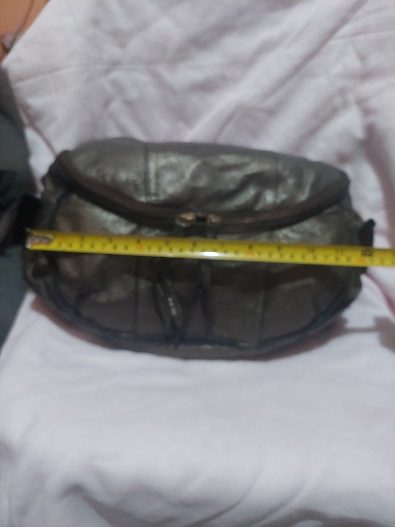 Vintage Large Capacity Messenger Saddle Bag (Category: Luxury Bags & Wallets) located in Bulacan. Submitted by ourdailyfinds (Listing ID 1336777247, Image 3). Description: Vintage Large Capacity Messenger Saddle Bag – Made in Japan – Stylish & Functional Discover the perfect blend of style and practicality with this vintage large-capacity messenger saddle bag, made in Japan. Featuring multiple compartments, it’s designed to keep your essentials o