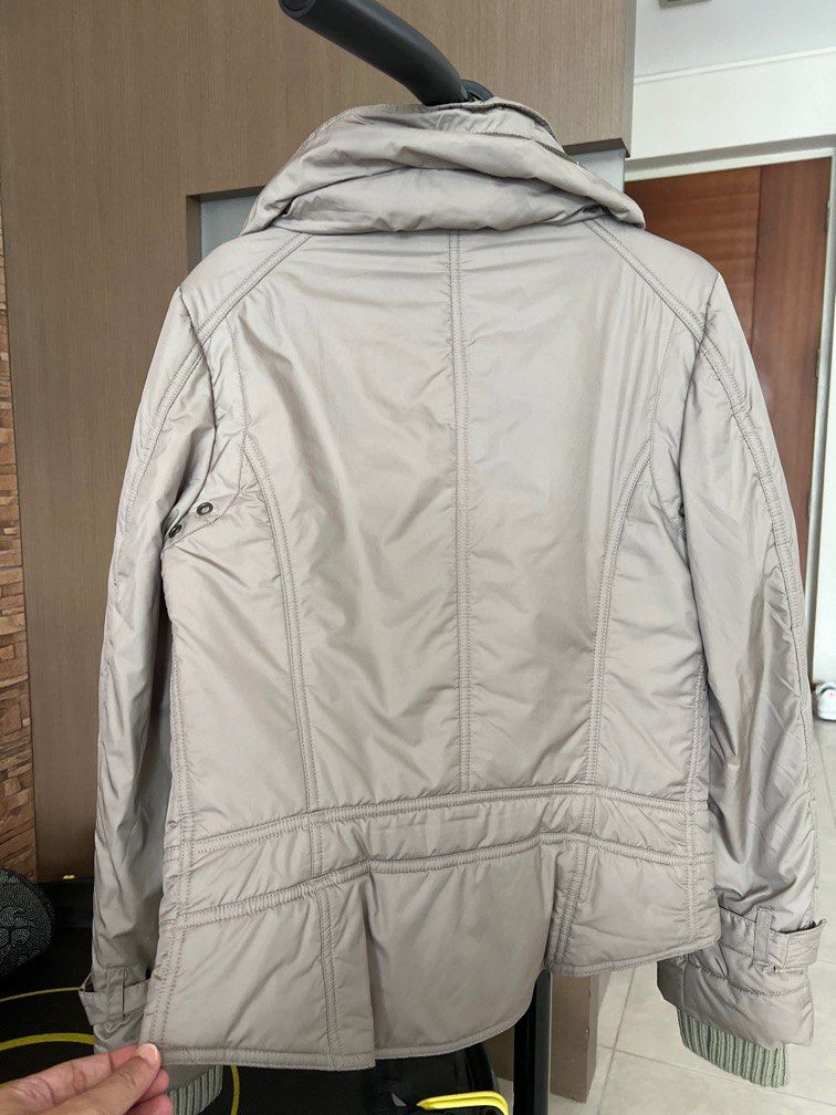 Winter Jacket (Category: Coats, Jackets and Outerwear) located in Singapore. Submitted by jeffreychow (Listing ID 1336745775, Image 2). Description: As shown from photos. Self collect at my blk below. .