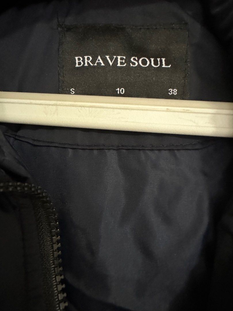 Winter Jacket (Category: Coats, Jackets and Outerwear) located in Singapore. Submitted by floralfleurs (Listing ID 1336746450, Image 5). Description: Used once to go to Switzerland. The best winter jacket ever! So warm and long enough to withstand the cold. .