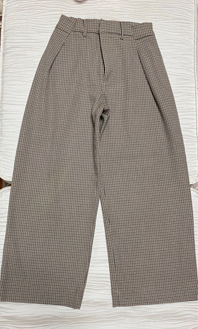 Zara Wide checkered Pants for Kids (Category: Babies & Kids Fashion) located in Mandaluyong City. Submitted by fancycloset (Listing ID 1336771418, Image 1). Description: 🔸in good condition, seldom used 🔸size 9, CM 134 🔸way better appreciated in person 😊 🔸 very comfortable to wear .