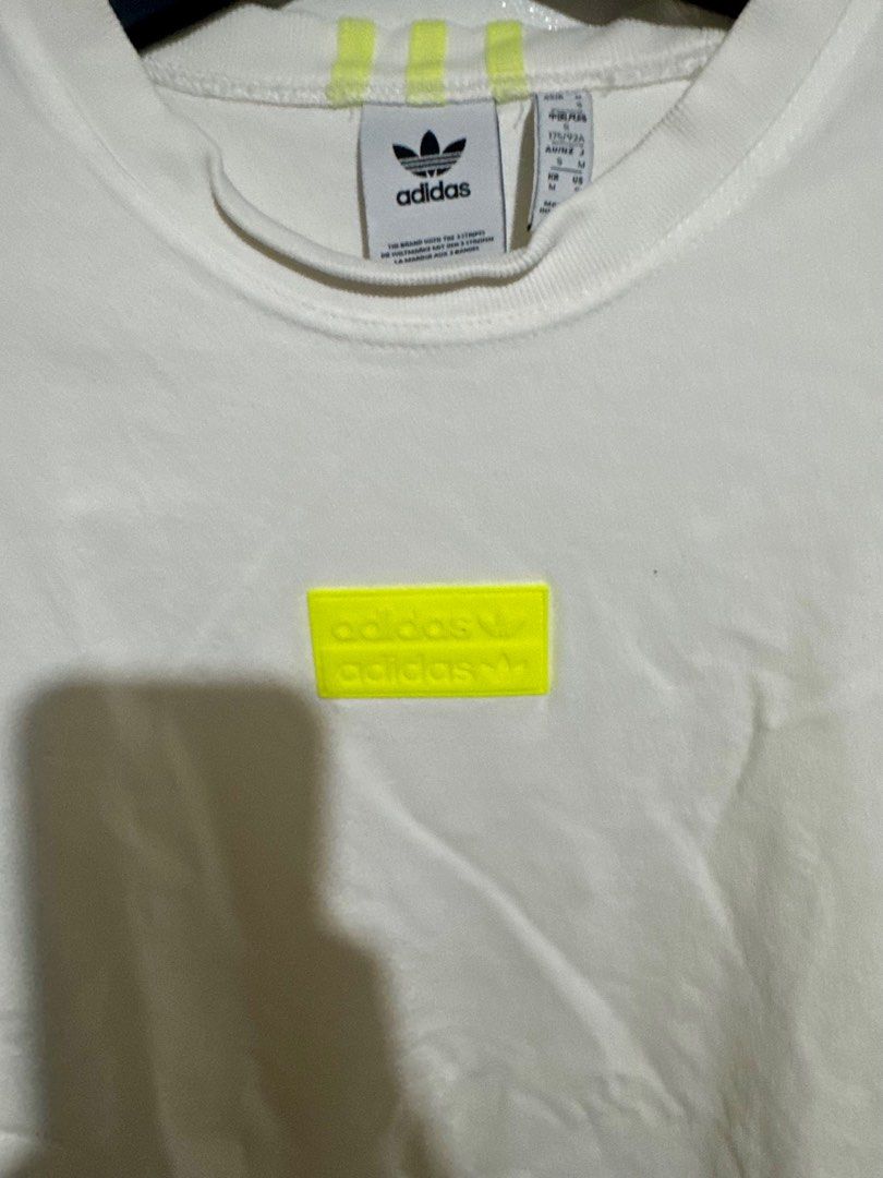 Adidas Originals Tshirt (Category: Tshirts & Polo Shirts ) located in Caloocan City. Submitted by pickpieces (Listing ID 1337016686, Image 2). Description: M-L oversized tshirt.