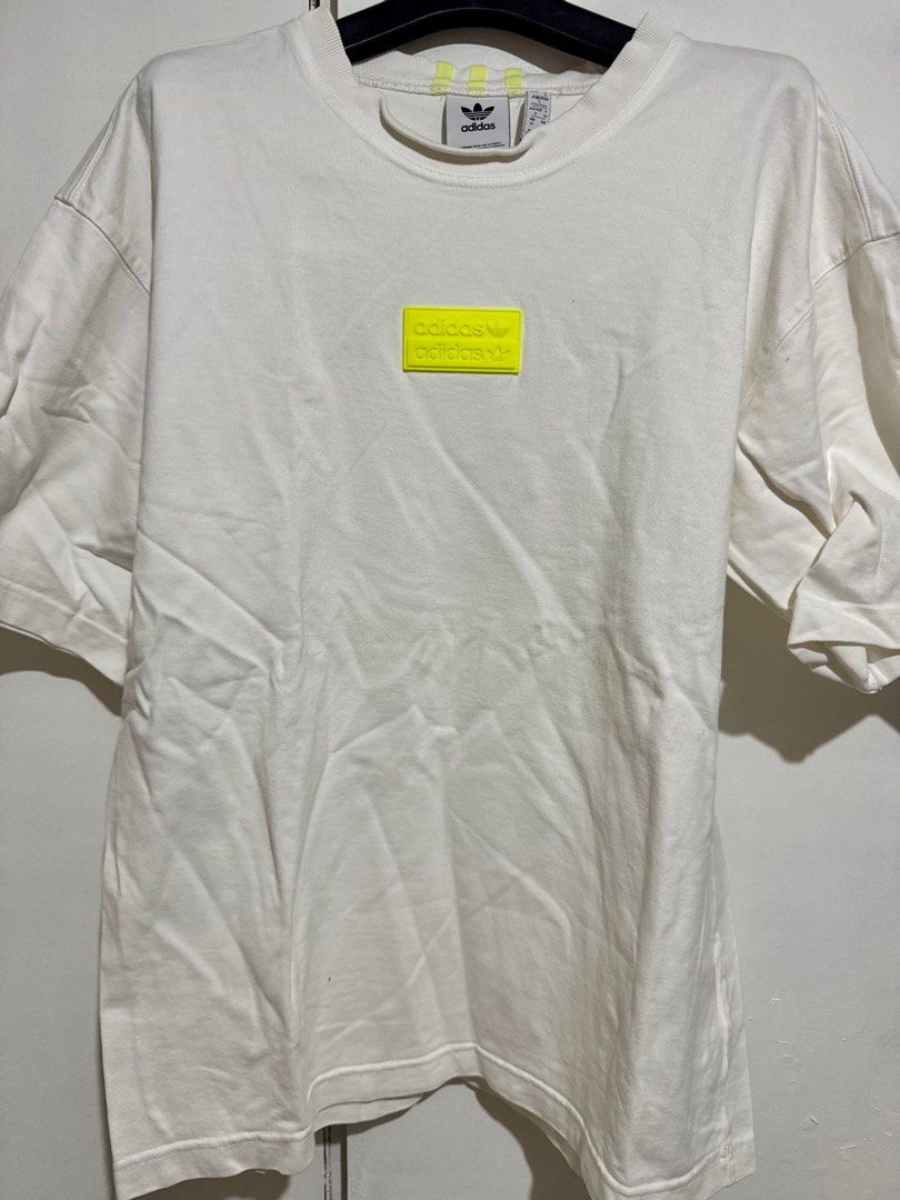 Adidas Originals Tshirt (Category: Tshirts & Polo Shirts ) located in Caloocan City. Submitted by pickpieces (Listing ID 1337016686, Image 1). Description: M-L oversized tshirt.