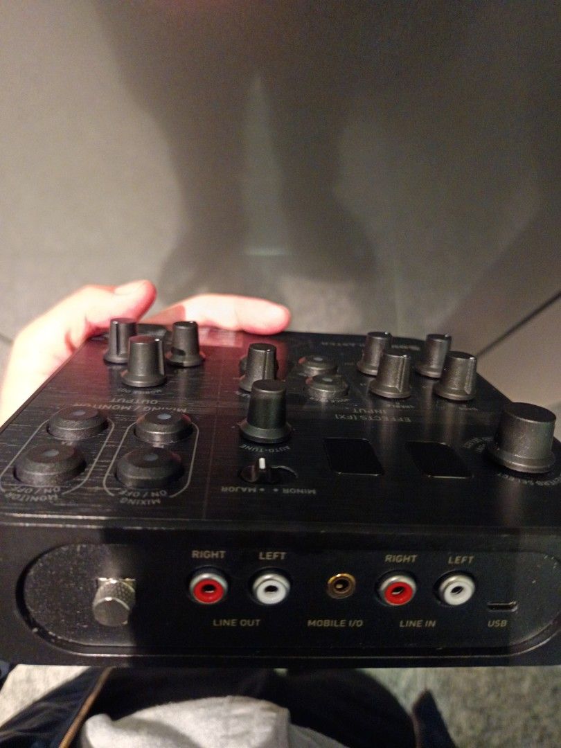 Audio interface (Category: Other Audio Equipment) located in Singapore. Submitted by jonkhoo78 (Listing ID 1336887076, Image 5). Description: .
