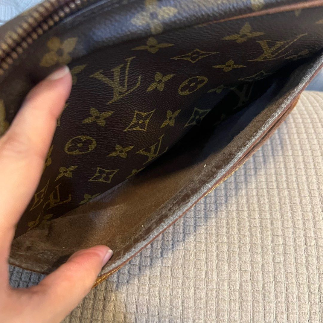 Authentic LV trocadero 24cm (Category: Luxury Bags & Wallets) located in Manila. Submitted by miss.cj. (Listing ID 1336910286, Image 2). Description: Ptpa Price is negotiable Selling my preloved Trocadero 24cm Rare size With authentication from Bagaholic Rfs: not using it anymore Location: Retiro QC Open for swap For inquiries, please pm directly. Thanks.