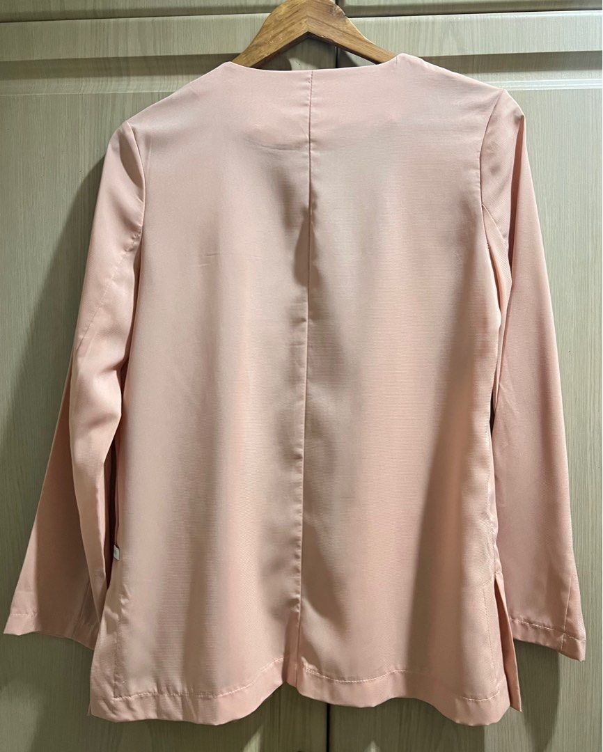 BAYO LIGHT PINK SOFT BLAZER (Category: Coats, Jackets and Outerwear) located in Manila. Submitted by declutterluxe (Listing ID 1336933963, Image 2). Description: Bought for 1k+ php Washed but not worn I’m a size S but wrongfully bought M .