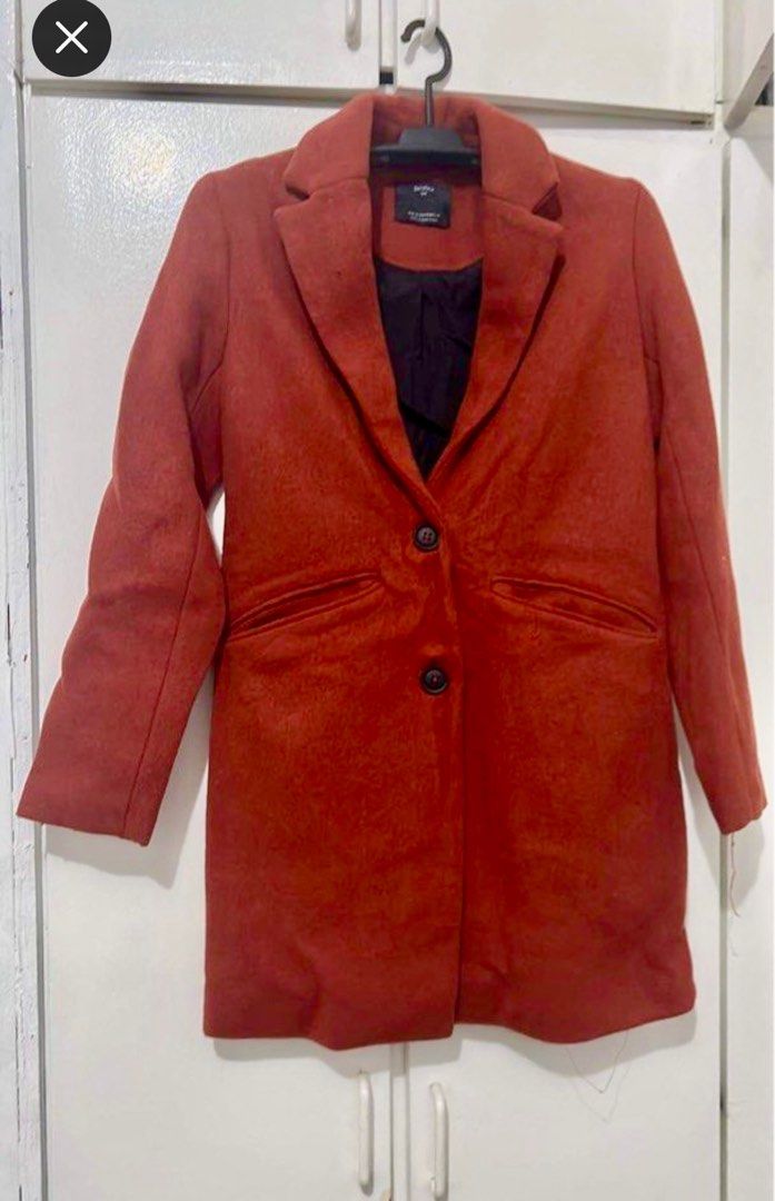 Bershka Long Coat Size XS (Category: Coats, Jackets and Outerwear) located in Cavite. Submitted by lermrr (Listing ID 1336956738, Image 1). Description: Bershka for Women Size XS.