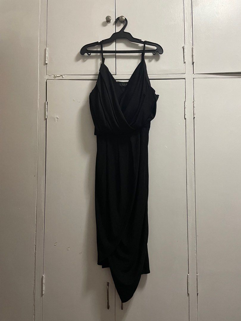 Evening Formal Black Dress with Side Slit (Category: Evening dresses & gowns) located in Manila. Submitted by tvntdd (Listing ID 1337001506, Image 1). Description: • Brand new, never worn (too large for me) • Size: Medium • Features built-in bra pads for extra comfort and adjustable straps • Elegant side slit for a stylish touch • Color: Black • Perfect for formal events, dinners, and family gatherings Message me for more details and pictures!.